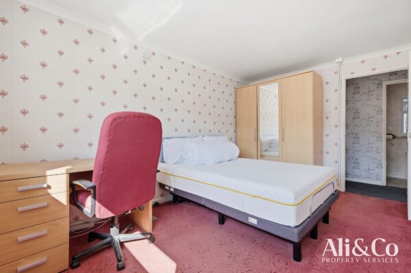 Gourney Grove, Grays