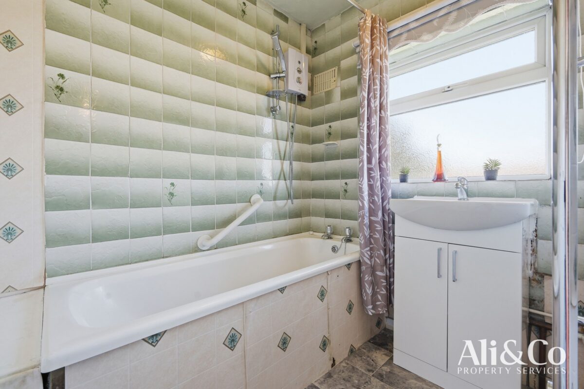 Gourney Grove, Grays