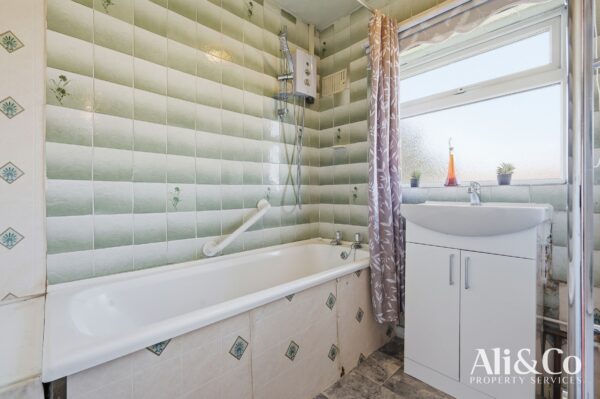 Gourney Grove, Grays