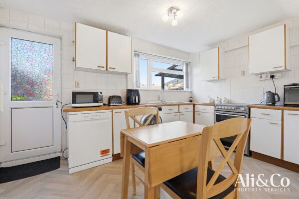 Gourney Grove, Grays