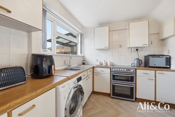 Gourney Grove, Grays