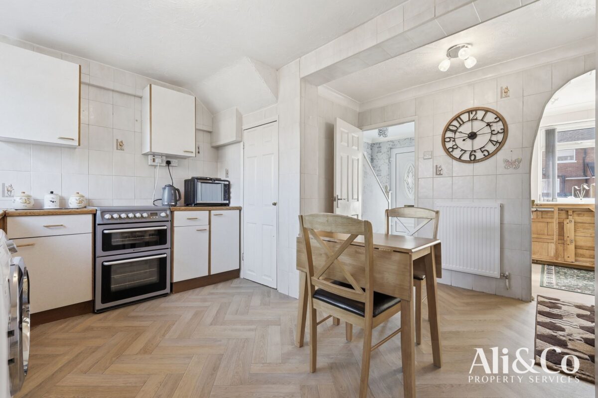 Gourney Grove, Grays