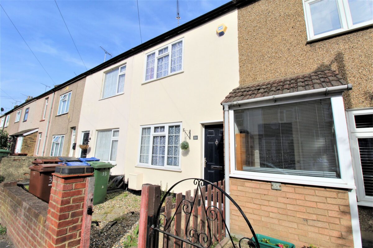 Maple Road, Grays