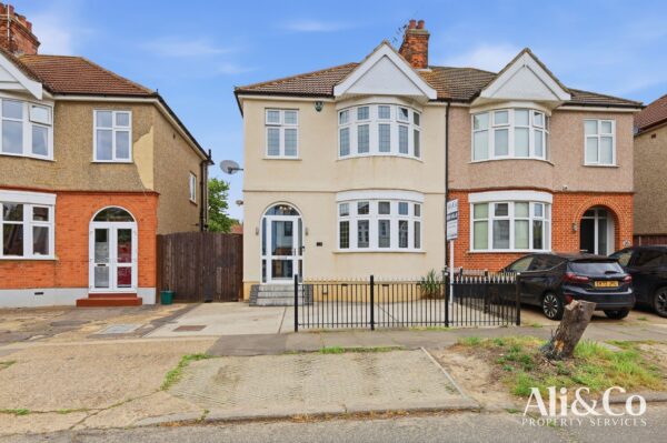 Lenmore Avenue, Grays