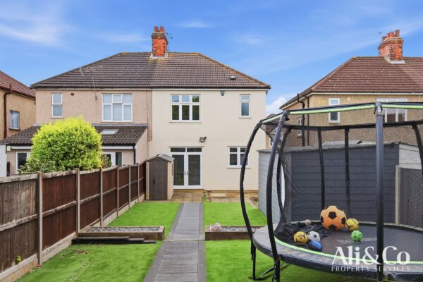 Lenmore Avenue, Grays