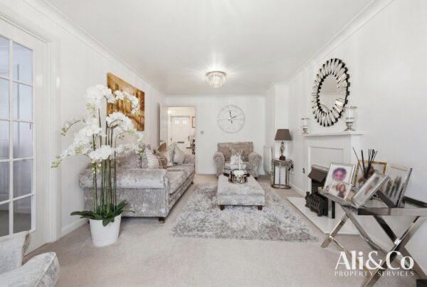 Frobisher Gardens, Grays