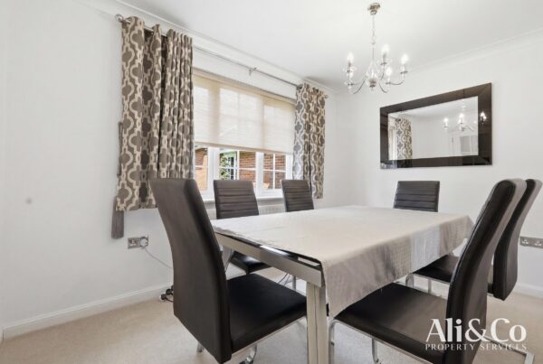 Frobisher Gardens, Grays