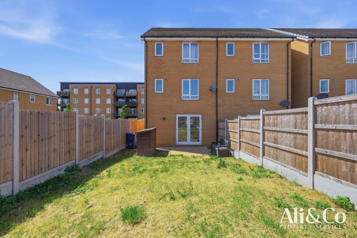 Schoolfield Road, Grays