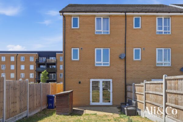 Schoolfield Road, Grays