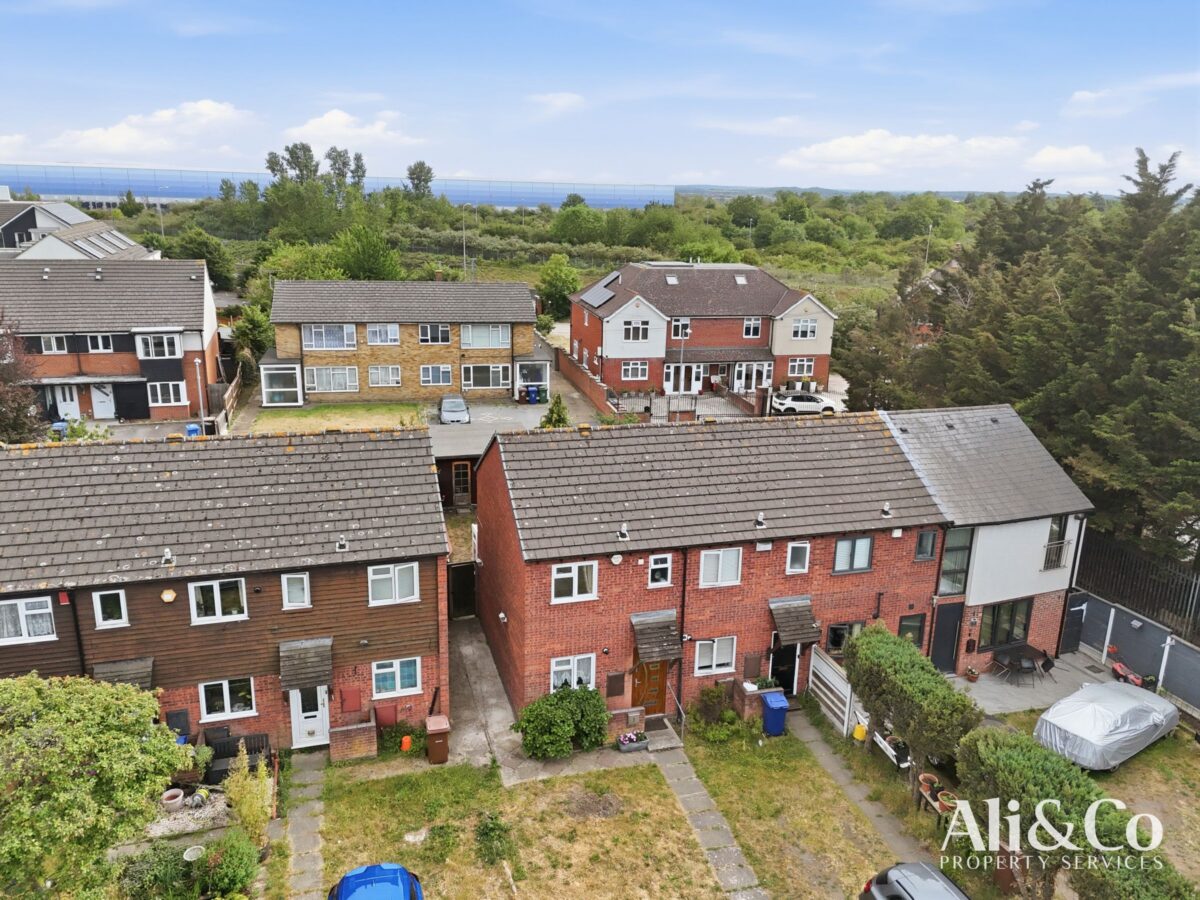 Wood Avenue, Purfleet-on-Thames