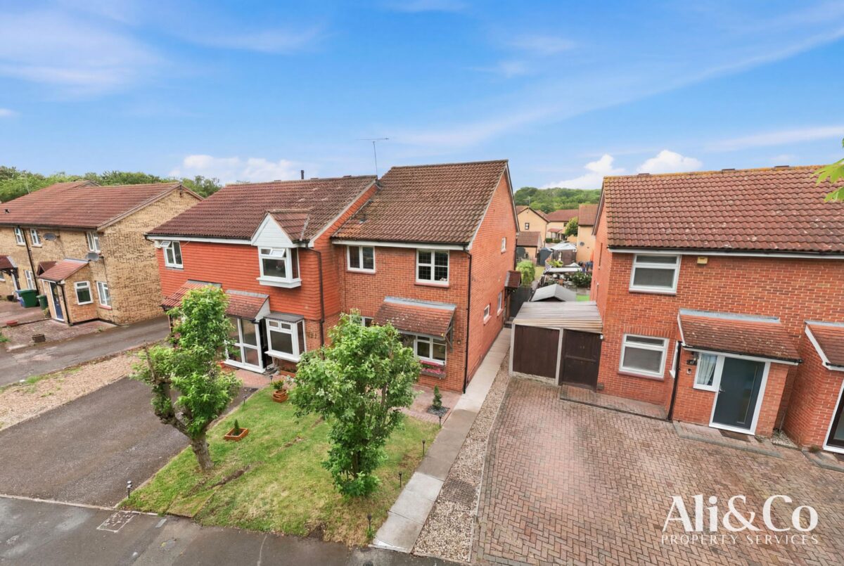 Kiln Way, Grays