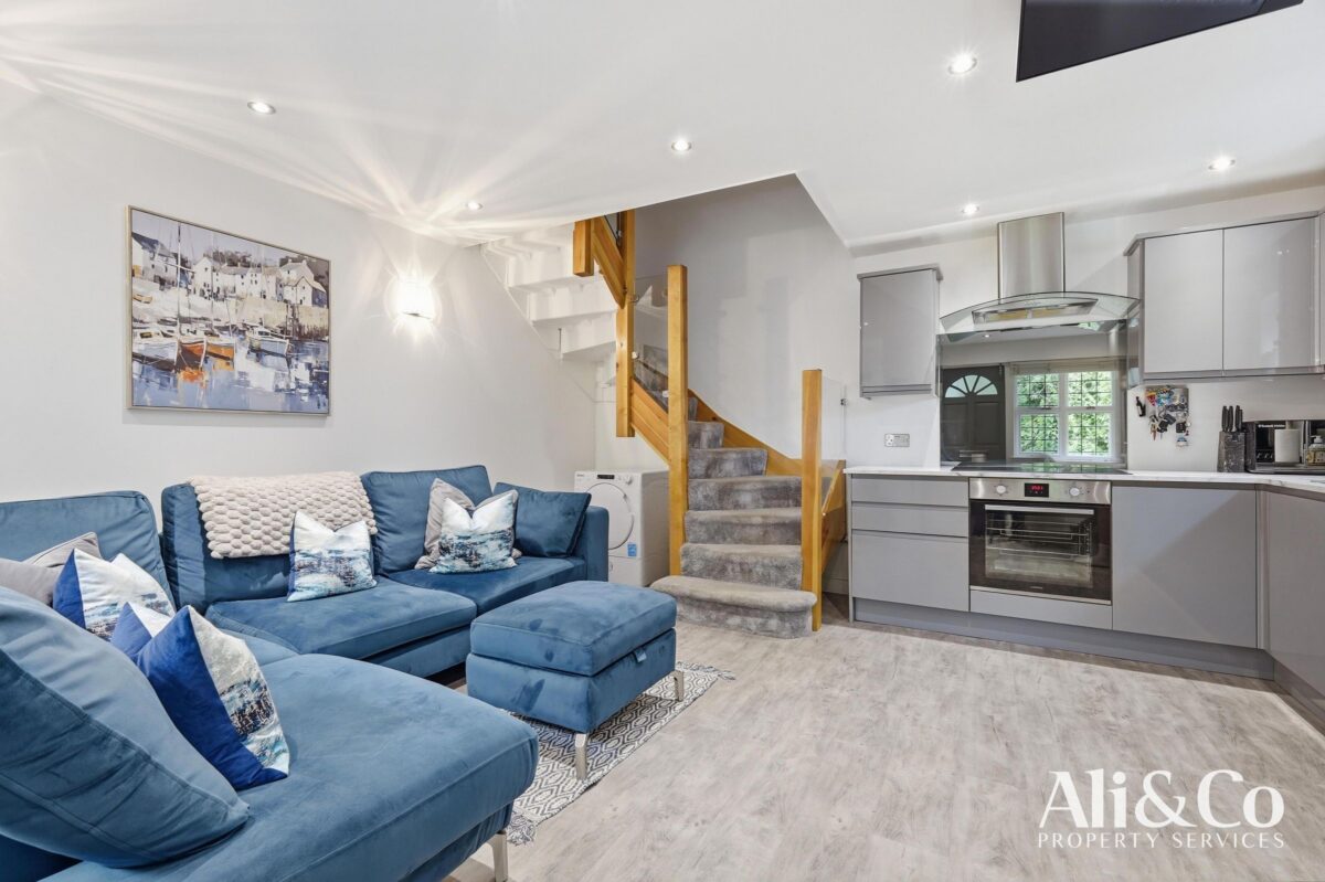 Kiln Way, Grays