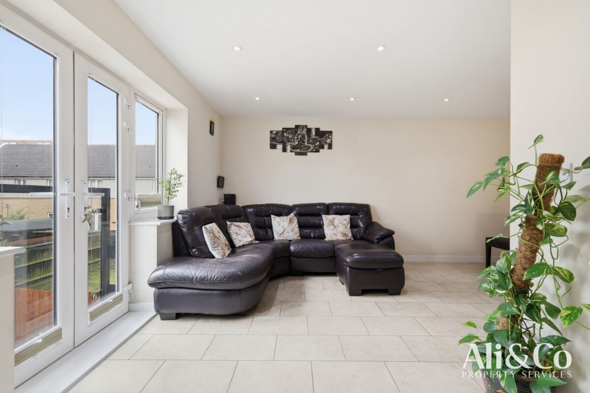 Woodside Close, Grays