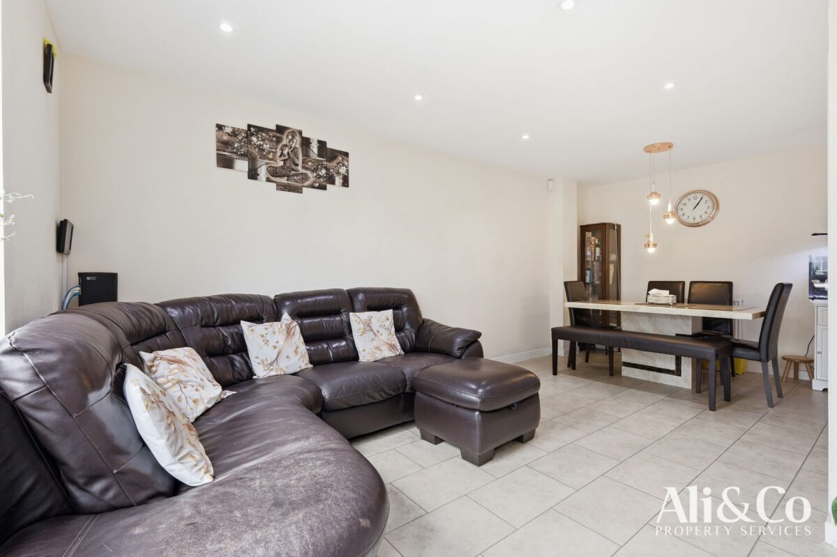 Woodside Close, Grays