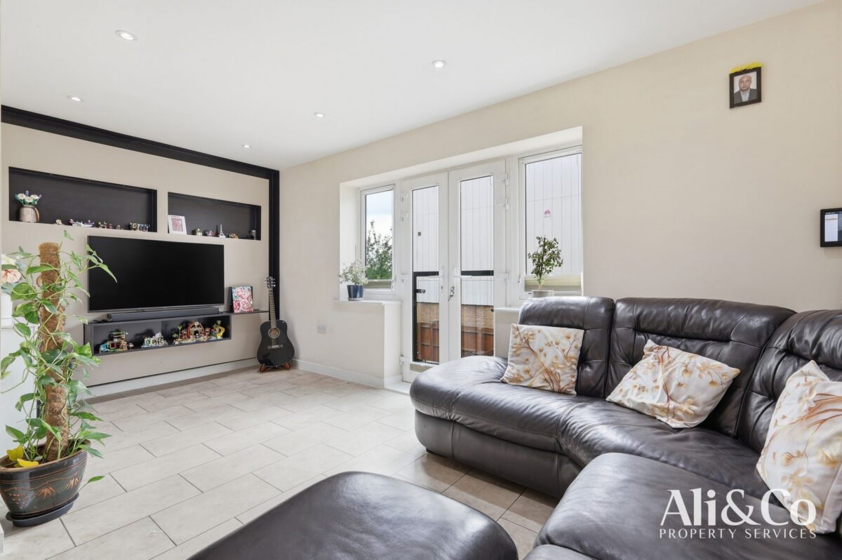 Woodside Close, Grays