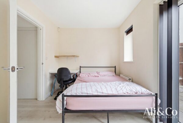 Woodside Close, Grays