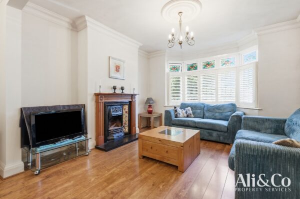 Bradleigh Avenue, Grays