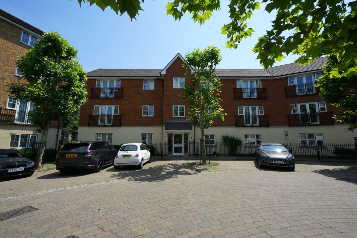 Caspian Way, Purfleet-on-Thames