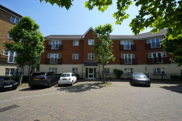 Caspian Way, Purfleet-on-Thames