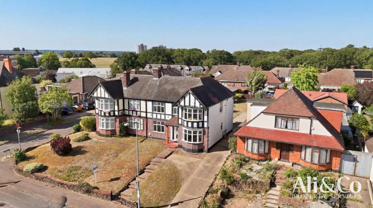 Wood View, Grays