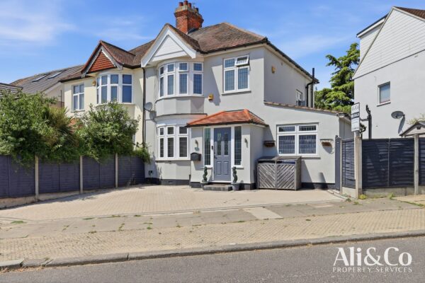 Lenmore Avenue, Grays