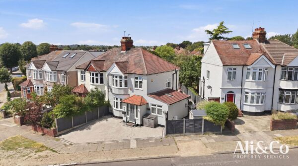Lenmore Avenue, Grays