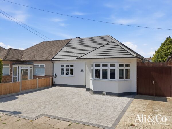 Carlton Road, Grays