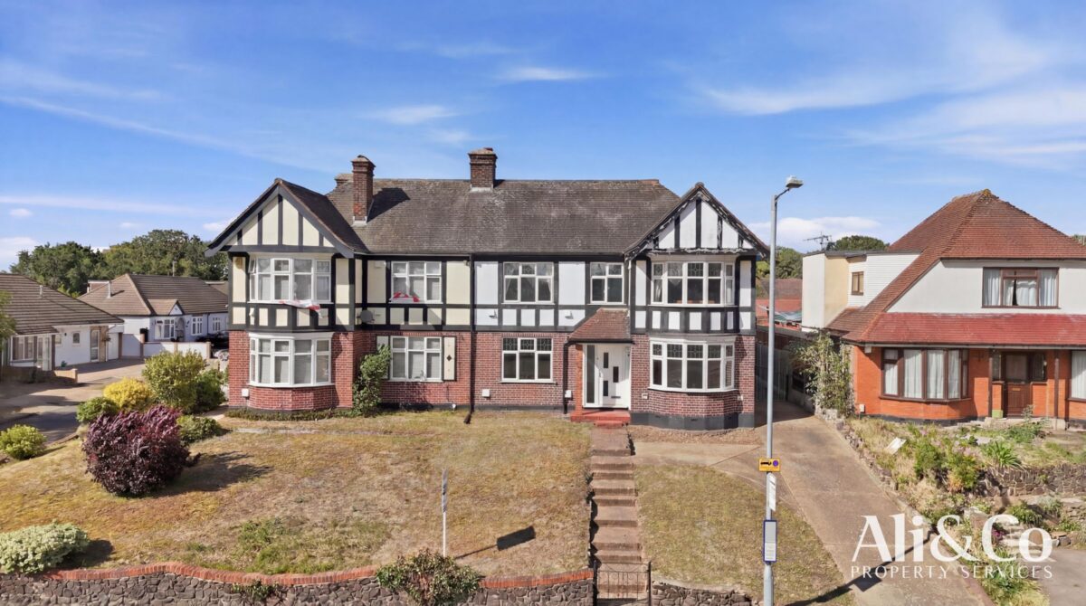 Wood View, Grays