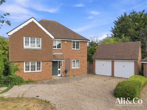 Henry De Grey Close, Grays