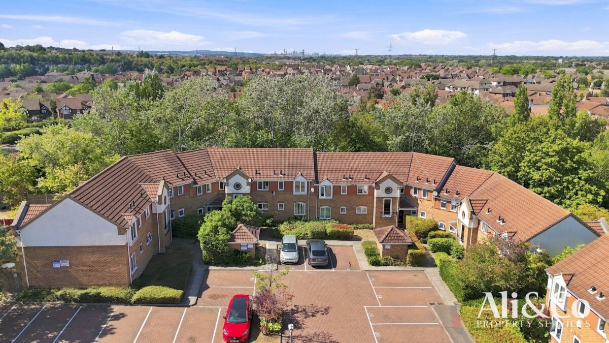 Caravel Close, Grays