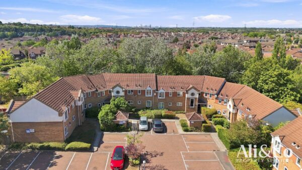 Caravel Close, Grays
