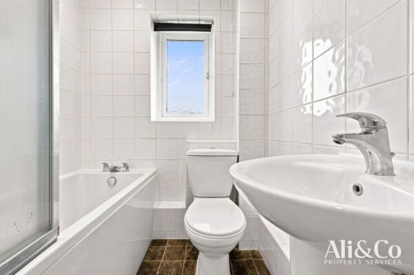 Caravel Close, Grays