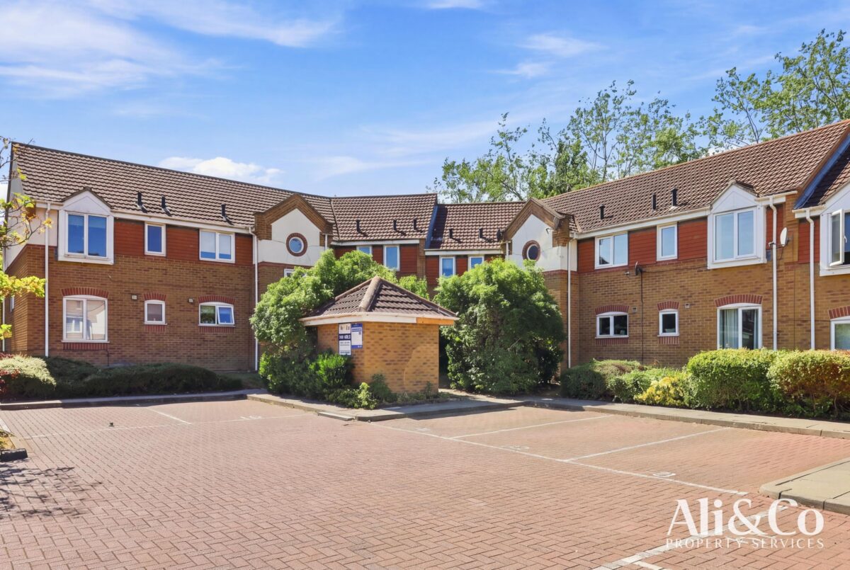 Caravel Close, Grays