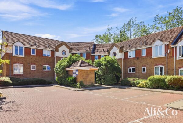 Caravel Close, Grays