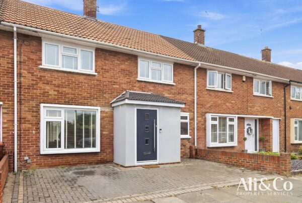 Fieldway, Grays