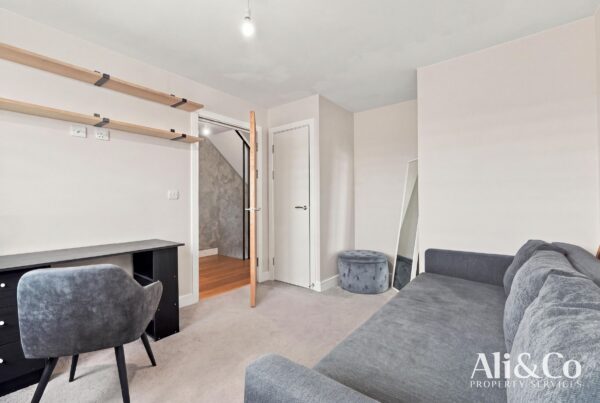 Sartoria Close, Grays