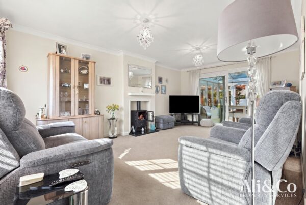 Crowstone Road, Grays