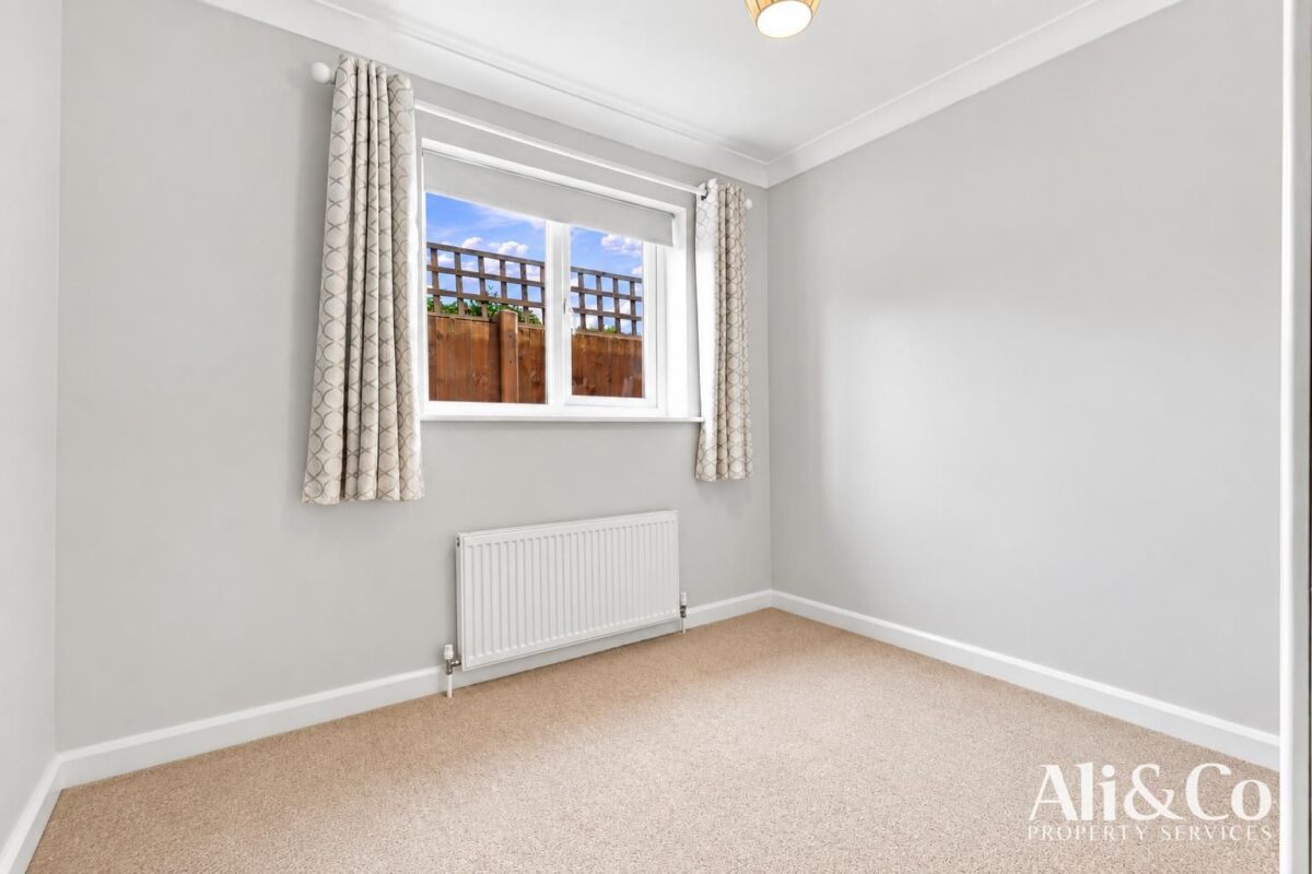 Crowstone Road, Grays