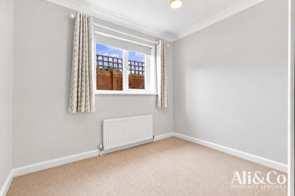 Crowstone Road, Grays