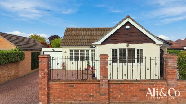 Crowstone Road, Grays