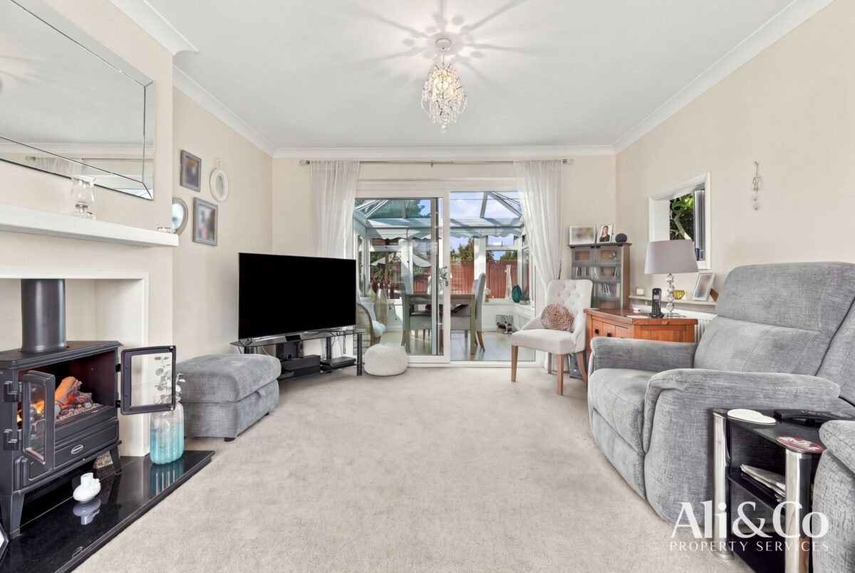 Crowstone Road, Grays