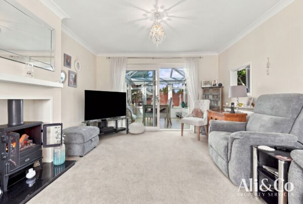 Crowstone Road, Grays