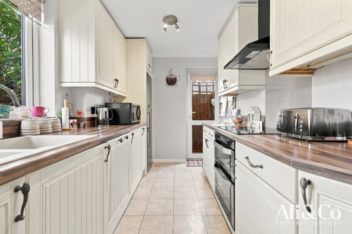 Crowstone Road, Grays