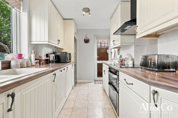 Crowstone Road, Grays